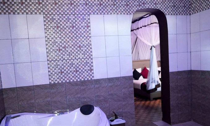 Entebbe Apartment | Saffron Beach Bistro & Cottages - Honeymoon Suite 2