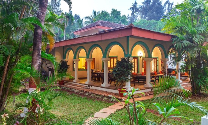 Nagaon Villa | SaffronStays Aquamarina