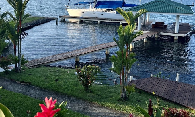 Isla Solarte House | Sailboat that includes 3 rooms