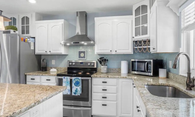 Lakewood Park House | Sailfish Hideaway Private POOL, Game Room, 2 King Beds, Huge Back Yard!