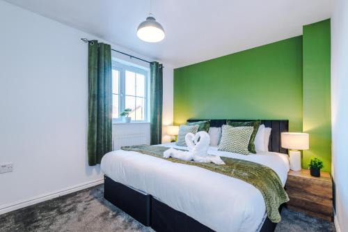 Clock Face Apartment | Saint Helens Spacious 3BR Olive Suite Sleeps 7