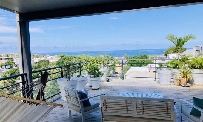 Centre-Ville Apartment | Saint Pierre Centre, Grand Appartement Vaste Terrasse Avec vue