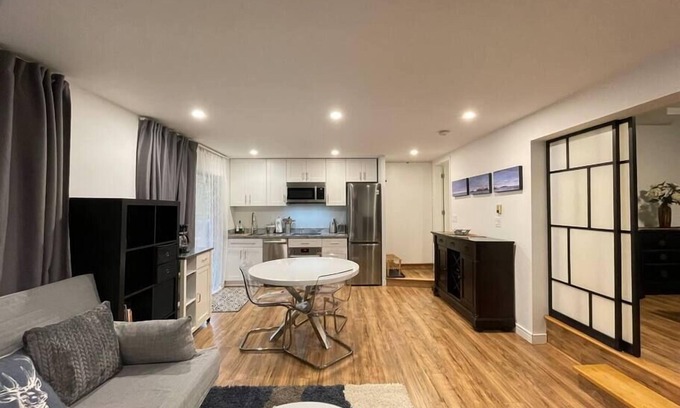 Burnaby House | Sakura Suite Near Skytrain, SFU