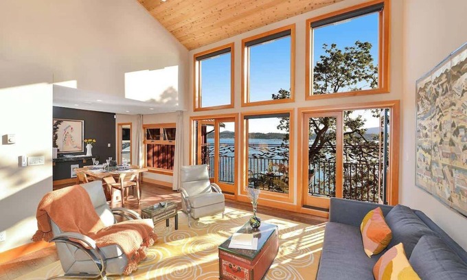 North Cowichan Condo | Salishan Tree House Suite