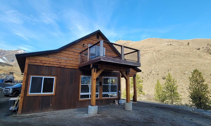 Riggins House | Salmon Riviera
