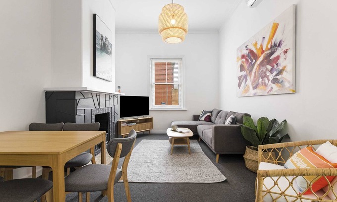 Glenelg South House | Salty Pines - Large 3BR Glenelg South