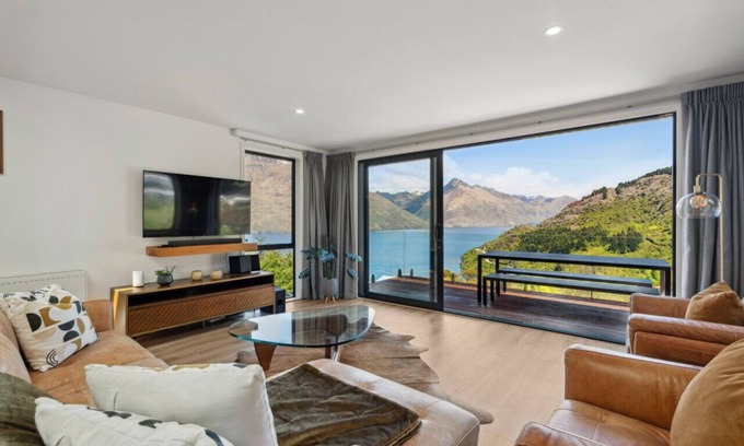 Sunshine Bay Apartment | Sam`s Sanctuary | Fernhill Home