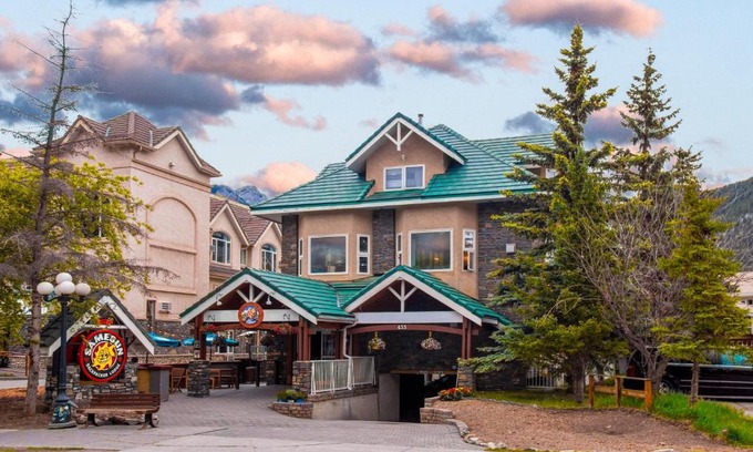 Banff Hostel | Samesun Banff Hostel