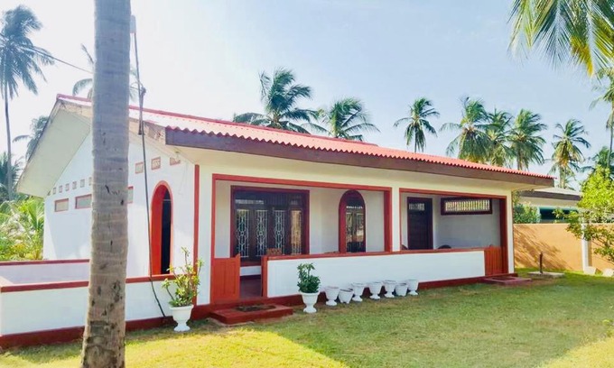 Uppuveli Villa | Sampalthivu Beach Villa