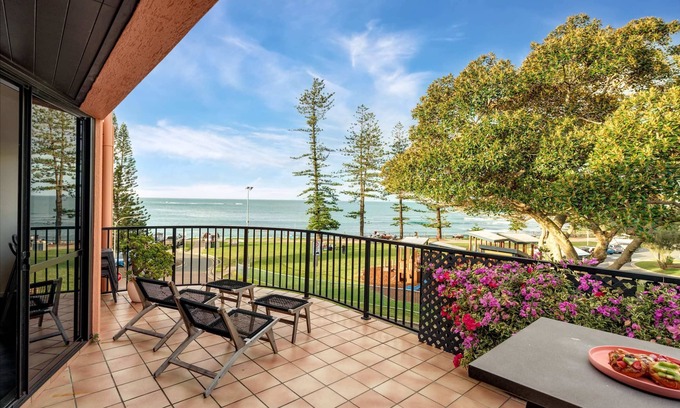 Moffat Beach Apartment | Samudr on Seaview at Moffat Beach