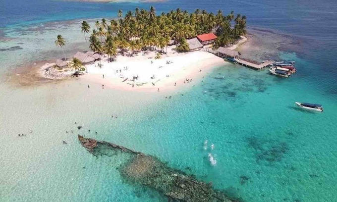 Carti Tupile Hotel | San Blas Paradise Private Cabins on Shipwreck Island - meals included