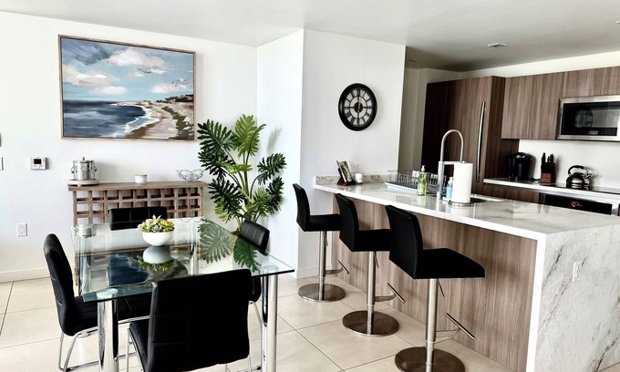 Central Beach Condo | Sanctuary by the Sea-Entire 1 Bedroom, 1 Bathroom Condo in the Tiffany House