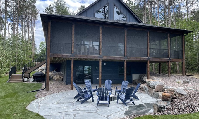 Hayward House | Sandalwood Retreat on Round Lake - Waterfront property with screened porch ￼