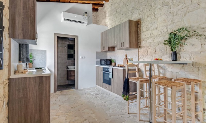 Vasa Koilaniou Apartment | Sanders Andre Marie - Nice Studio w Shared Garden