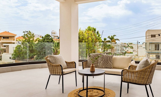 Agios Athanasios Apartment | Sanders Eduardovich - Cozy 2-Bdr with Balcony