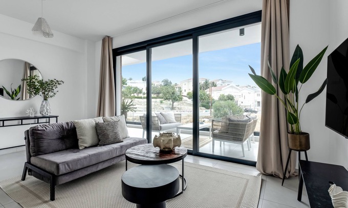 Agios Athanasios Apartment | Sanders Elgio - Neat 3-Bdr Apt with Rooftop