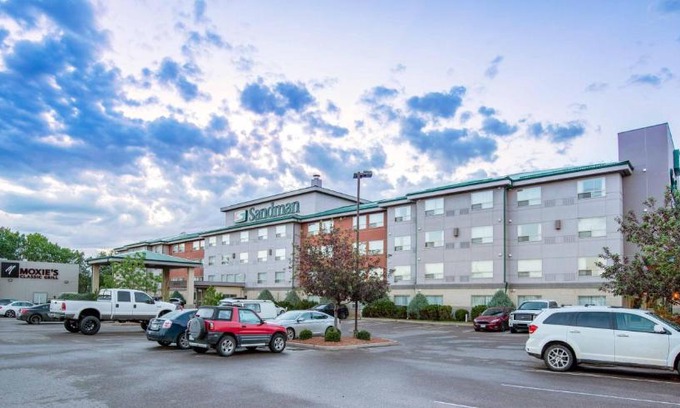 Regina Hotel | Sandman Hotel & Suites Regina