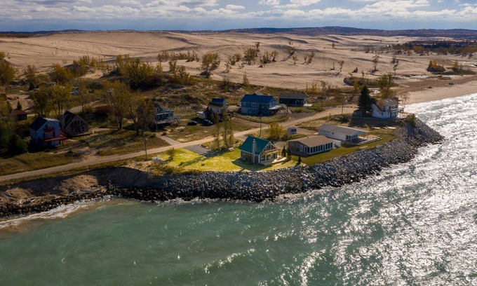 Mears House | Sandpiper Cottage Beautiful Private Lake Michigan Frontage