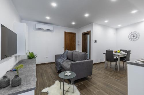 Bellavista Apartment | Sandstone A8 Marsascala - 15minute drive to Valletta