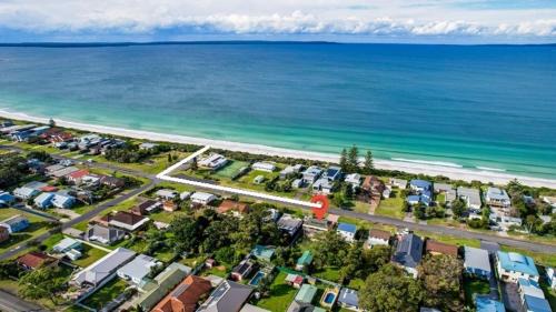 Callala Beach House | Sandy Adventures - Pet Friendly - 1 MIn to Beach
