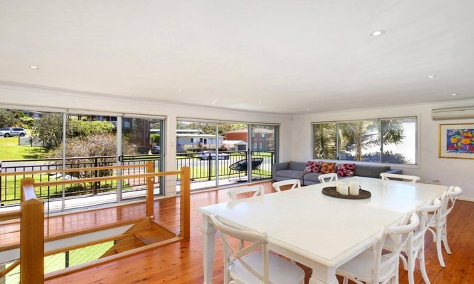 Copacabana House | SANDY BOTTOMS | Pet Friendly | Accom Holidays