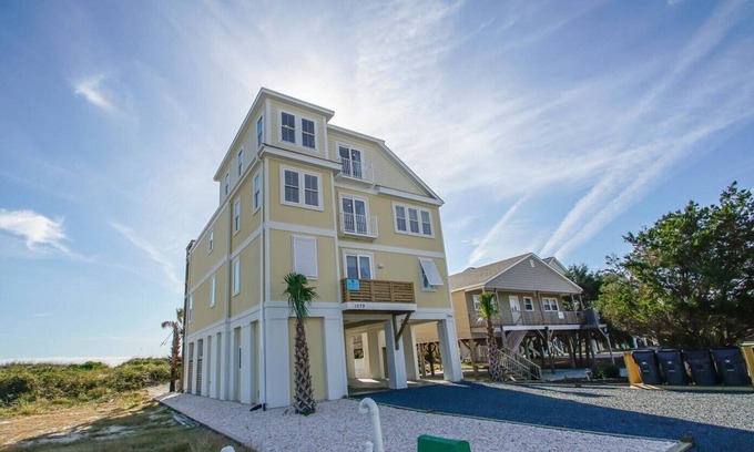 Holden Beach House | "Sandy Dunes" - Oceanfront Home w/Private Pool, 8 Bedrooms/6.5 Bathrooms