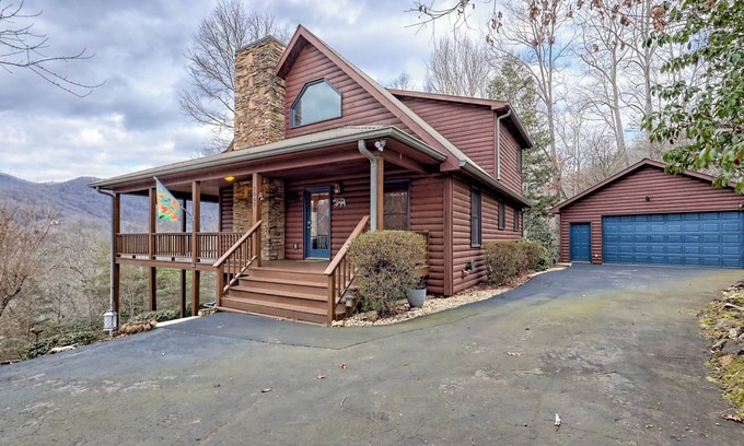 Hiawassee Cabin | Santa Marta Summit By Chatuge Home Concierge Mountainview, firepit, ping-pong table, card table & gas grill.