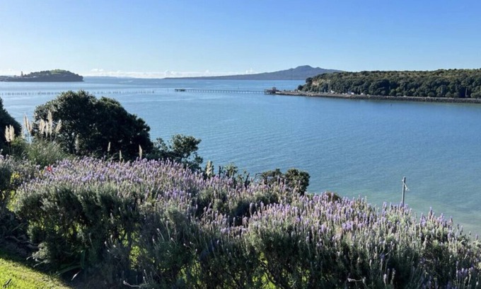Orakei House | Santorini Inspired-Overlooking Okahu Bay