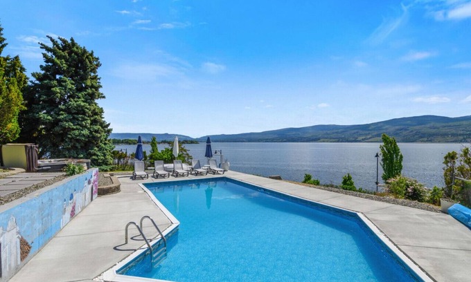 Westbank House | Santorini Skies Lakehouse