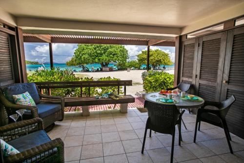Cabes Point Apartment | Sapphire Beachfront, Free Wi Fi, Pool, Snorkeling Amazing View!