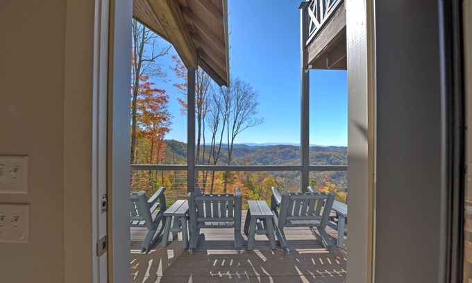Wolf Laurel House | Sapphire Sky by Carolina Mornings | Hot Tub, Grill &Entertaining Areaš