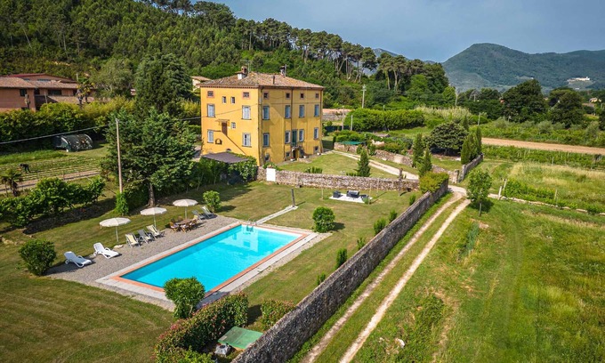Guamo Apartment | Sara, apartment with big private pool, WiFi. Lucca