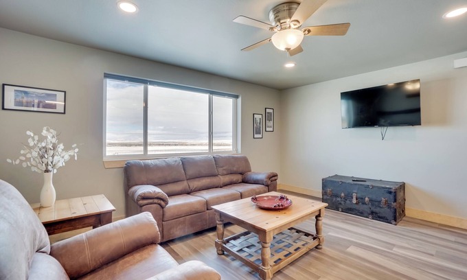Saratoga Condo | Saratoga Retreat ~ 3 Mi to Saratoga Lake!
