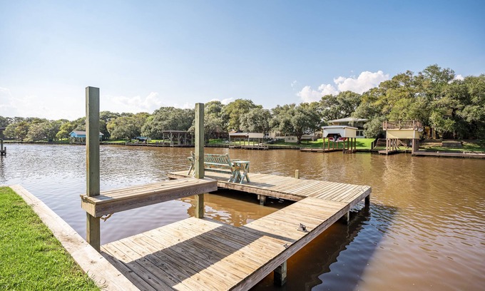 Cedar Lane House | Sargent Pearl - Updated Cottage on Caney Creek