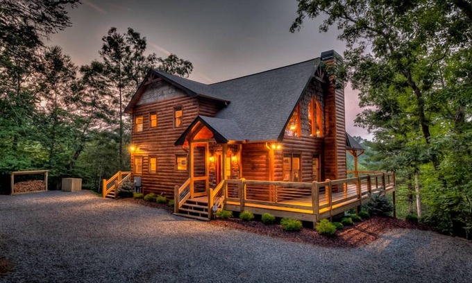 Blue Ridge Cabin | Sasquatch Chalet - Mountain View | Hot Tub | Pool Table | Ping Pong