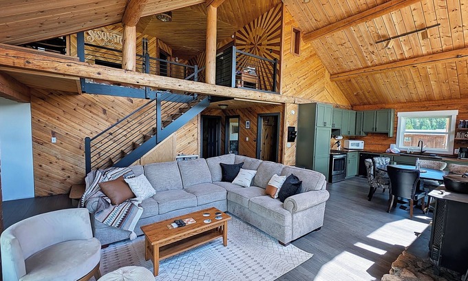 Pitkin Cabin | Sasquatch Lodge - Your perfect adventure basecamp in a historic mining town.