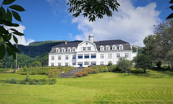 Saudasjøen Hotel | Sauda Fjordhotell