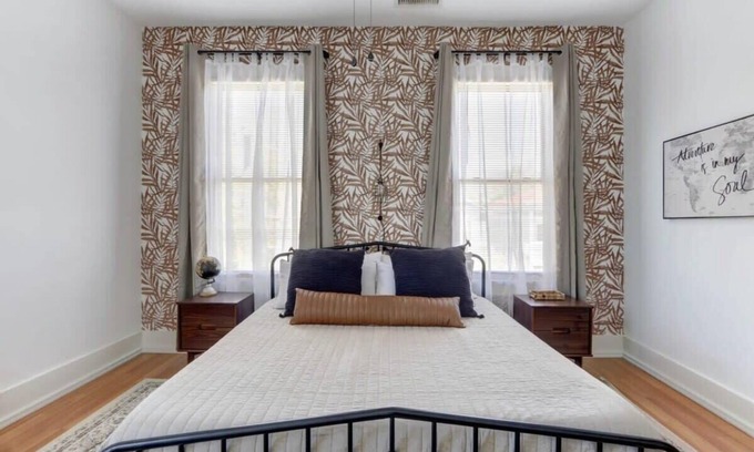 Thomas Square Apartment | Savannah Digs - Stylish | Modern | Convenient