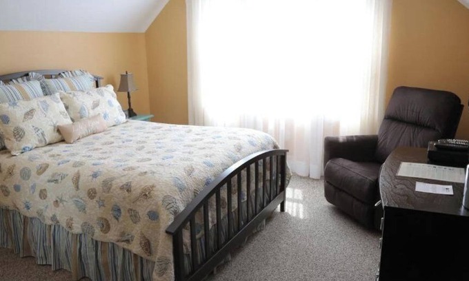 Historic District Bed & Breakfast | Savannah Inn Bay Breeze