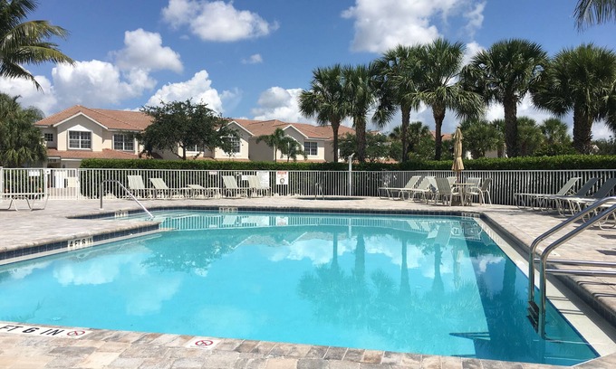 Fort Myers Condo | Say no to the snow! Beautiful condo in Colonial Country Club