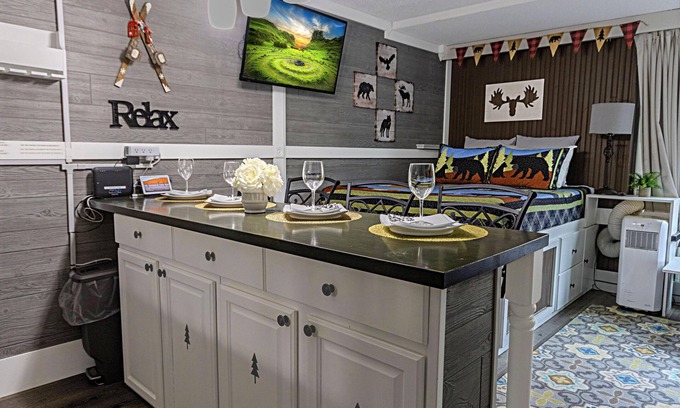 Snowshoe Condo | SC 2209: Cozy Modern Ski Retreat | Fireplace & Easy Slope Access