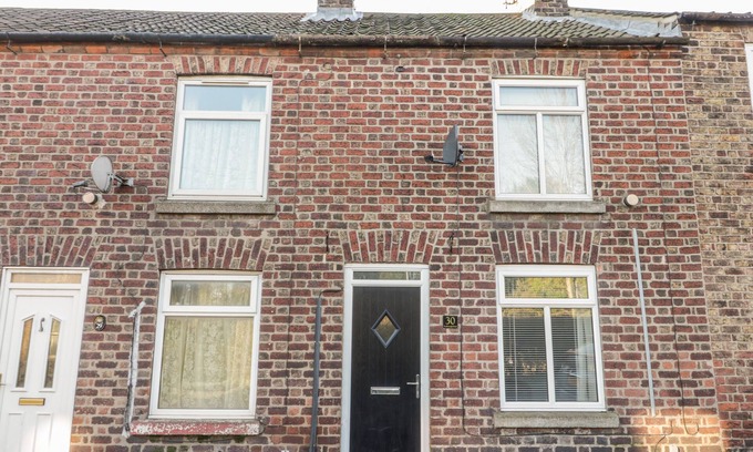 Driffield House | SCARBOROUGH COTTAGE, pet friendly, with open fire in Great Driffield