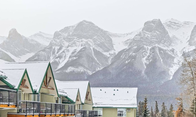 Harvie Heights Apartment | Scenic 2BR Haven w/MTN Views + Near DT Banff!