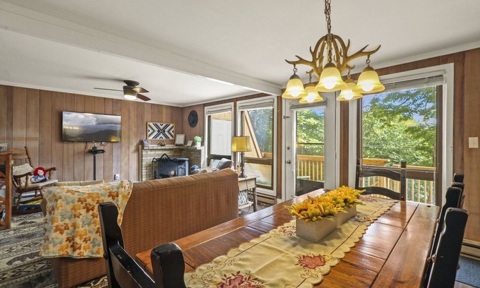 Beech Mountain Condo | Scenic Mountain condo 3/2 fully equipped w/pool and hot tub (NO PETS)