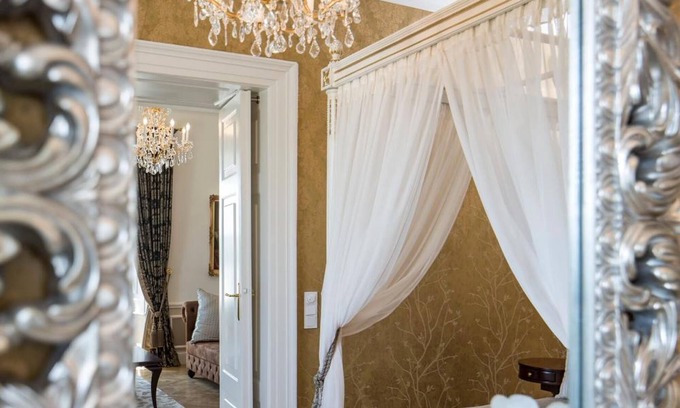 Schonbrunn Apartment | Schloß Schönbrunn Grand Suite