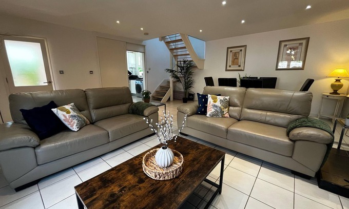 Coalbrookdale House | School Path Ironbridge Home with Rear Terrace