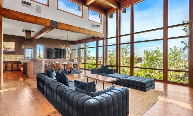Ramsay House | Scotsman's Hill Lounge