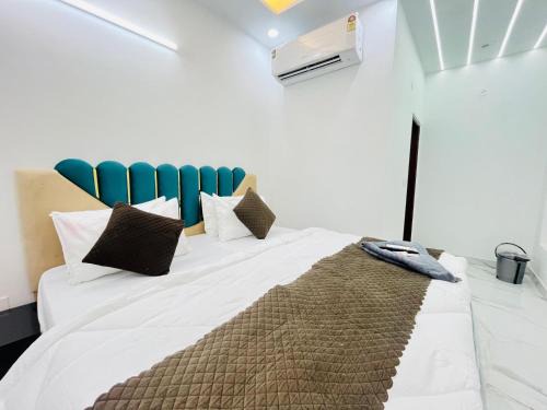 Ghaziabad Hotel | Scropio In Dashrathpuri couple friendly