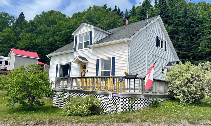 Bay View Cottage | Sea Breeze- Cave View Cottages- Year Round Vacation Rental.