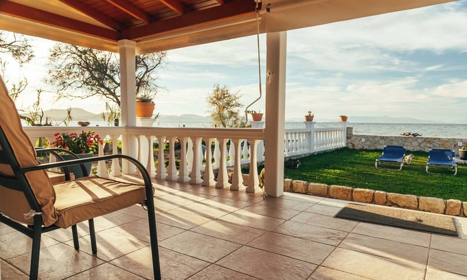 Molos House | Sea Breeze Oasis-Tranquil Coastal Escape